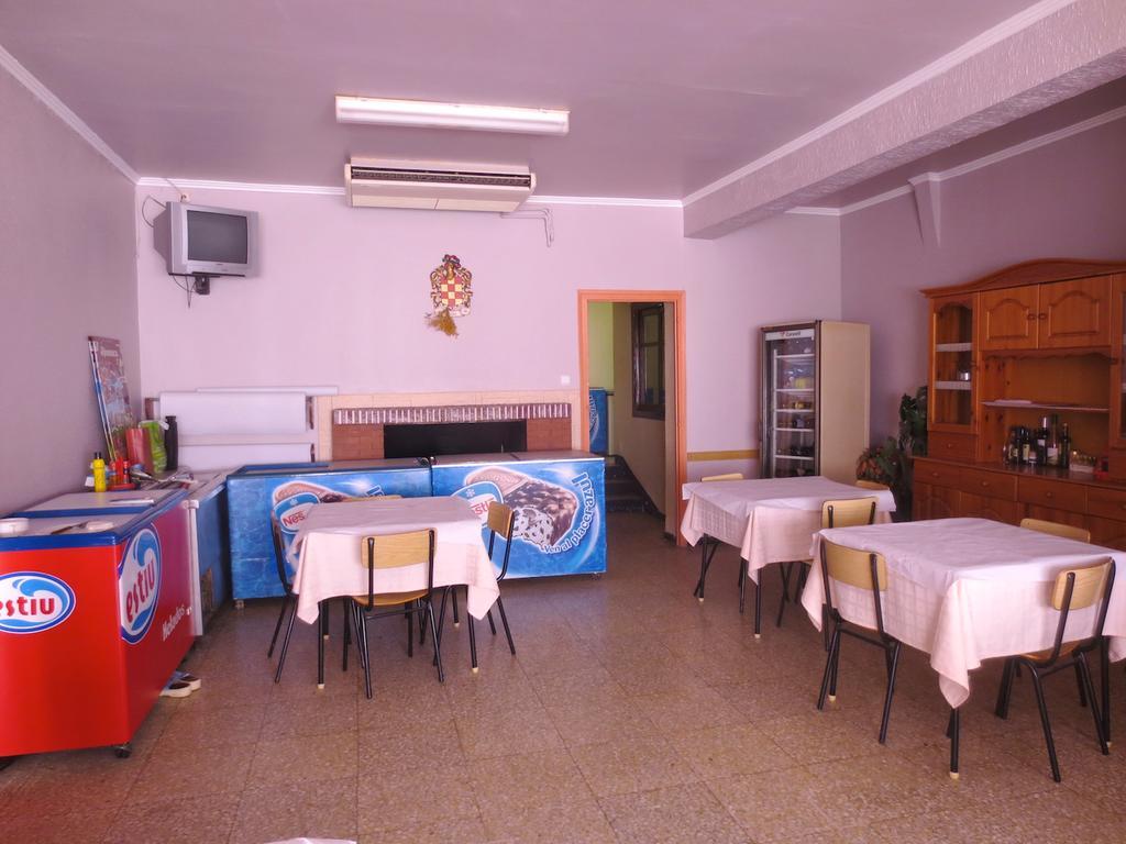 Hostal Roca Fayón Eksteriør bilde