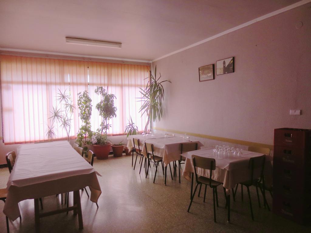 Hostal Roca Fayón Eksteriør bilde