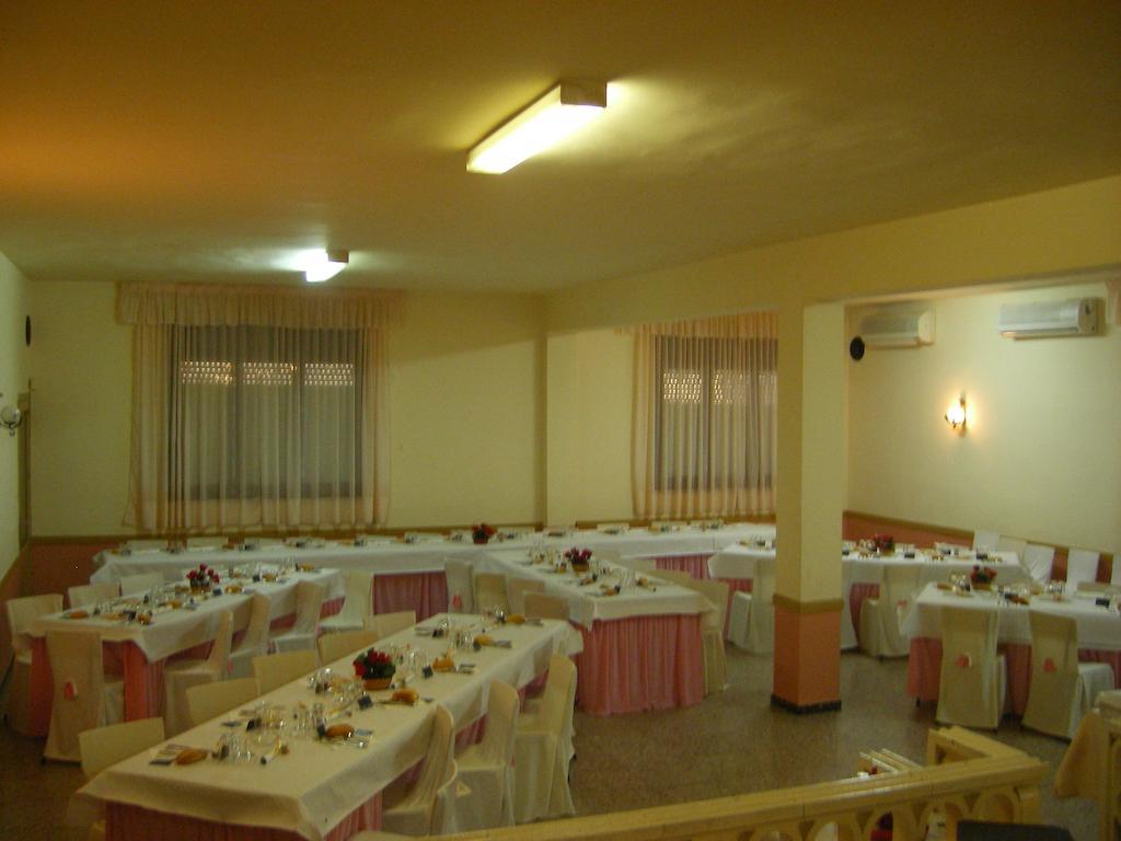 Hostal Roca Fayón Eksteriør bilde